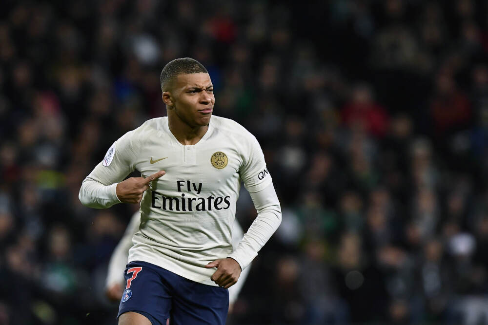 香港商界推出多项便利及优惠措施 迎接“粤车南下”